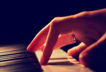 日本熊本羽毛球大师赛：丹麦名将安赛龙晋级八强.